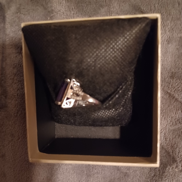 Amethyst 925 sterling silver ring. Size 7. Emerald cut. Lg. stone. - Picture 3 of 6